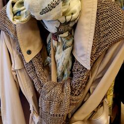 Schal mit Tasche